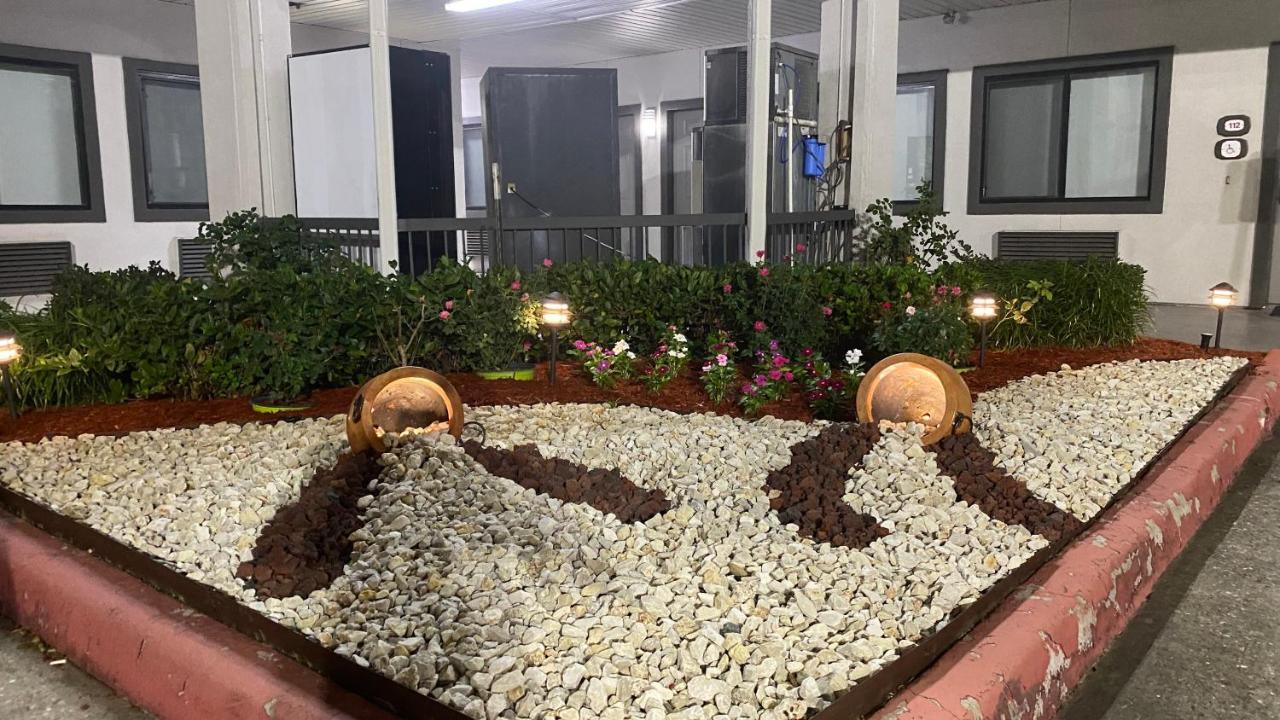 Island Suites Hobby Airport Хьюстон Экстерьер фото