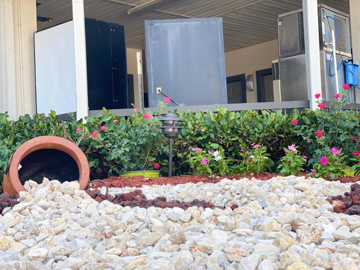Island Suites Hobby Airport Хьюстон Экстерьер фото