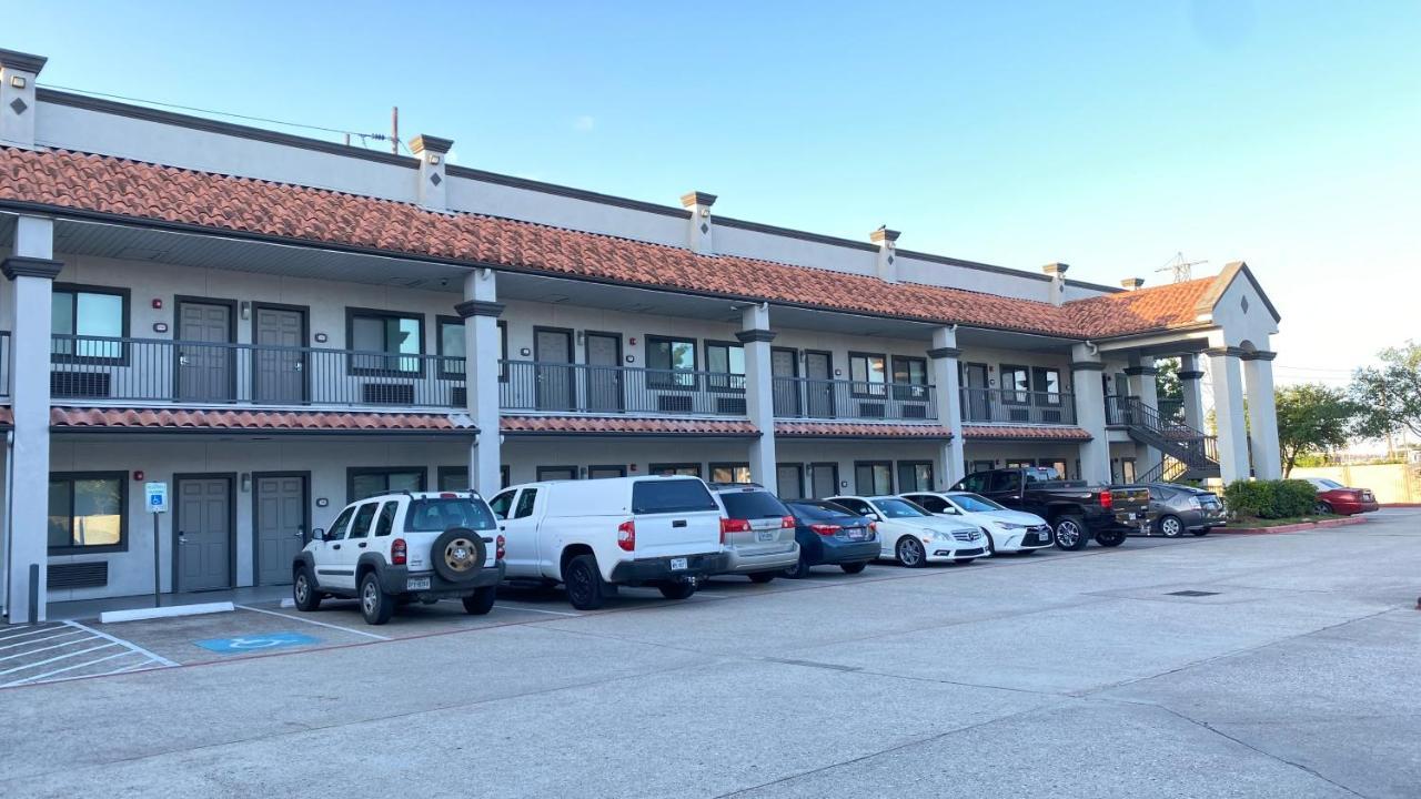 Island Suites Hobby Airport Хьюстон Экстерьер фото